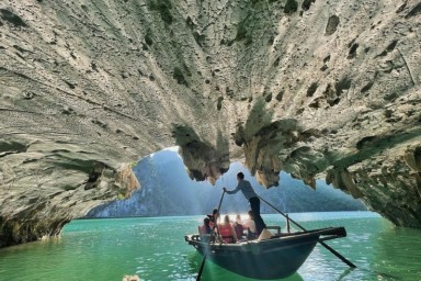 Halong Bay - Dark and Bright Cave – Hanoi (B, Br)